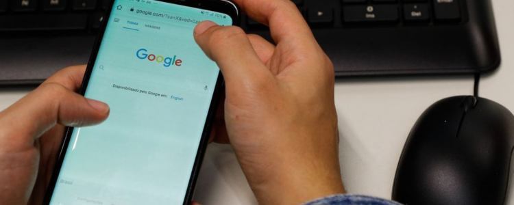 Seis em cada 10 escolas têm regras para uso do celular pelos alunos