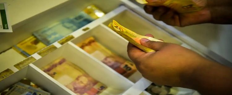 Brasileiros ainda não sacaram R$ 8,56 bi de valores a receber