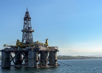 Petróleo em 2025: Projeções de queda nos preços sinaliza tempos amargos nas Prefeituras