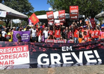 Professores da rede municipal do Rio vão continuar em greve