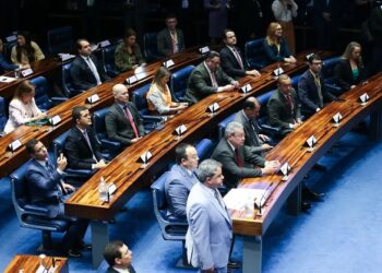 PEC 6X1: Entenda a proposta tem 200 assinaturas para tramitar na Câmara dos Deputados
