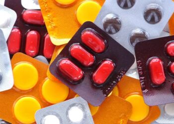Uso de medicamentos controlados: banalização de receituários leva à dependência química.
