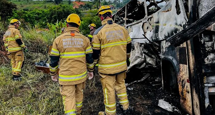Acidente de ônibus em Teófilo Otoni-MG: número de vítimas.