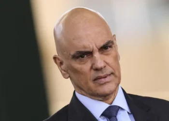 Caso Daniel Silveira: Alexandre de Moraes manda ex-parlamentar voltar para a prisão.