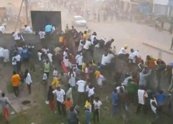 Dezenas morrem em confrontos durante jogos de futebol em país africano