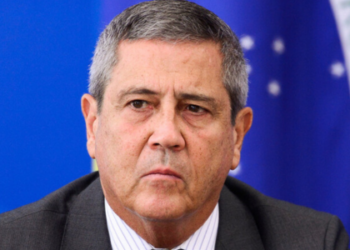 O ex-ministro da Defesa e ex-vice da chapa de Jair Bolsonaro nas eleições de 2022 foi alvo de uma ação da PF no âmbito do inquérito que apura uma tentativa de golpe de Estado.