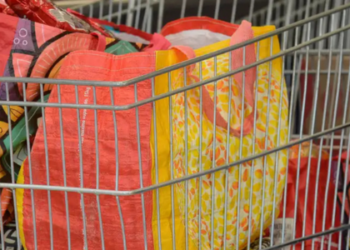 Com alta de quase 20% nos preços dos alimentos neste ano, o consumidor vai ter que pensar duas vezes antes de escolher os itens que serão usados nas ceias de Natal e Ano Novo, o que vai ajudar a economizar, evitar exageros, e principalmente o desperdício de comida.