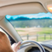 Todo mundo sabe que é perigoso usar o celular ou ficar de fone no ouvido quando está dirigindo, seja carro, moto, pedalando ou até caminhando. E é contra a lei também. O Código de Trânsito Brasileiro considera infração gravíssima, sujeita a multa de quase R$ 300. Mesmo assim, muitos condutores ignoram a norma.