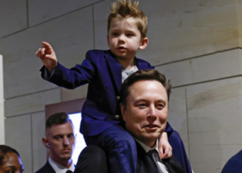 A fundação de caridade do homem mais rico do mundo, Elon Musk, cujos ativos no ano passado aumentaram para US$ 9,5 bilhões, distribuiu a maior parte de seus milhões para outras entidades controladas pelo próprio magnata, informa a Bloomberg, referindo-se à última declaração de impostos da fundação.