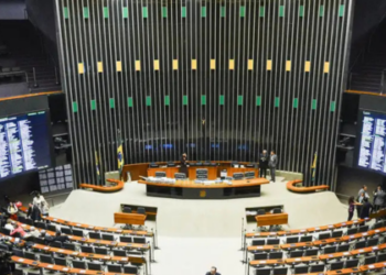 Câmara aprova projeto do governo que limita aumento do salário mínimo e endurece regras para benefícios sociais