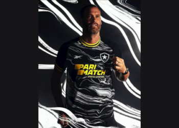 Uma carga avaliada em R$ 2 milhões em camisas e outros produtos do Botafogo, foi roubada nesta sexta-feira (13) no Rio de Janeiro. O caminhão que transportava as camisas oficiais do clube para abastecer as lojas, foi parado e roubado na Avenida Brasil. https://www.terra.com.br/esportes/botafogo/carga-avaliada-em-r-2-milhoes-em-camisas-do-botafogo-e-roubada-na-avenida-brasil,624a8f9f5ebeb2747ecb58b257af0465vm88uvwc.html?utm_source=clipboard