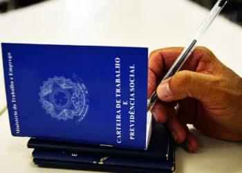 Geração de emprego: saldo gerado pelo Estado do Rio de Janeiro e o Brasil, segundo o Caged/MTE.