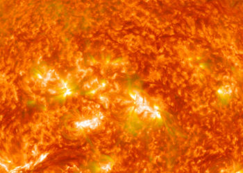 Buraco Coronal 62 Vezes maior que a terra se abre no Sol