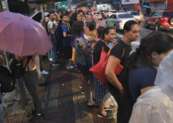 Temporal em São Paulo: inundação e filas para o transporte público.