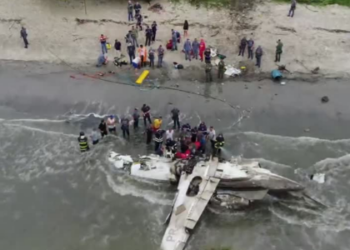Vídeo: Avião cai em Ubatuba, litoral de São Paulo, deixando feridos e um morto