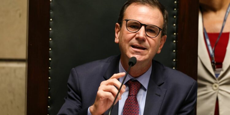 Posse de Eduardo Paes: prefeito assume o quarto mandato no Rio de Janeiro.