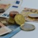 Euro: estagnação econômica e desvalorização da moeda.