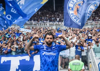 Futebol: Atacante Gabigol se apresenta ao Cruzeiro de MG.