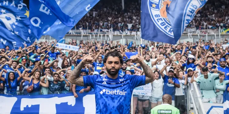 Futebol: Atacante Gabigol se apresenta ao Cruzeiro de MG.