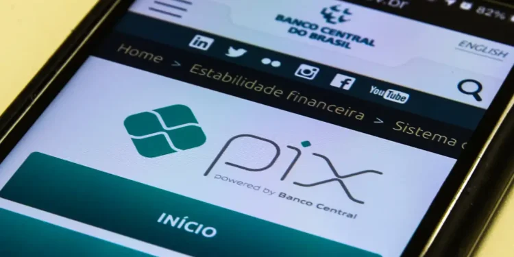 Pix e cartões de crédito: Bancos e financeiras terão que enviar dados para a Receita Federal.