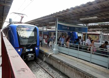 Transporte público no Rio de Janeiro: Reajuste de passagem de trens e ônibus urbanos.