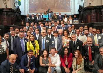 Reeleição histórica na Alerj impulsiona Bacellar rumo a 2026.