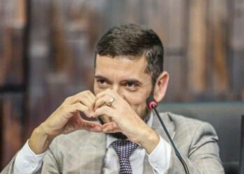 Rodrigo Bacellar é reconduzido à presidência da Alerj com aprovação total