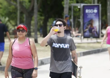 Calor extremo: temperatura elevada no mês de fevereiro em SP e RJ.