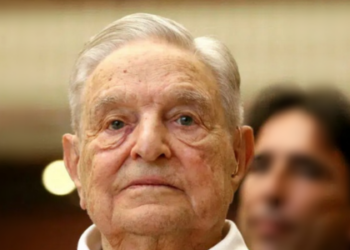 Conheça a trajetória do bilionário que une finanças, filantropia e polêmicas, desde a especulação monetária até o financiamento de causas progressistas no Brasil e no mundo.