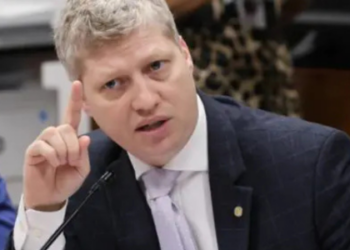 Deputado critica censura no Brasil e exige transparência em encontro com relator da Comissão Interamericana de Direitos Humanos