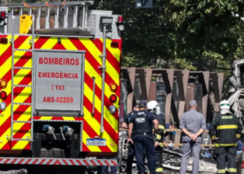 Avião de pequeno porte cai na zona oeste de São Paulo