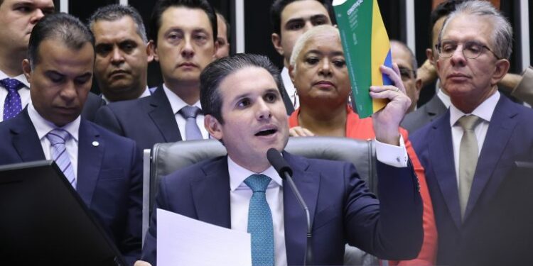 Governo Lula não libera emendas para 347 parlamentares e enfrenta desgaste com Congresso