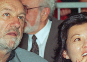 As autoridades dos Estados Unidos iniciaram investigações sobre a morte do lendário ator Gene Hackman e de sua esposa, a pianista Betsy Arakawa, encontrados sem vida em sua residência em Santa Fé, Novo México, na quarta-feira (26).