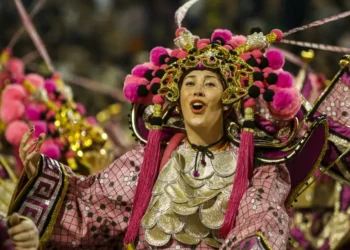 Rosas de Ouro Faz História no Carnaval de SP com Vitória Apertada e Tema Sobre Jogos