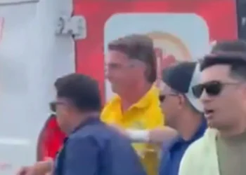 Ex-presidente Jair Bolsonaro é internado no RN com dores abdominais ligadas a sequela de facada
