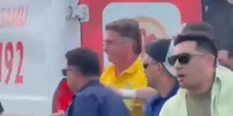Ex-presidente Jair Bolsonaro é internado no RN com dores abdominais ligadas a sequela de facada