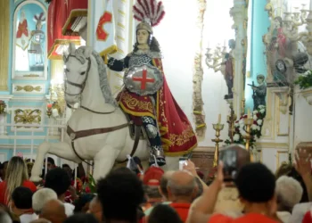 Celebrações ao amanhecer marcam feriado de São Jorge no Rio