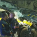Três agentes da PRF morreram em um acidente durante perseguição a motociclistas na Avenida Brasil, no Rio. Viatura colidiu com carro de passeio; um policial sobreviveu.