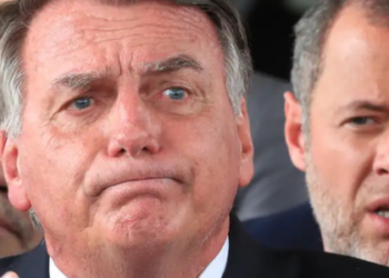 Ex-presidente foi notificado pessoalmente nesta quarta (23), em hospital de Brasília, sobre ação penal que o acusa de participar de uma trama para impedir a posse de Lula