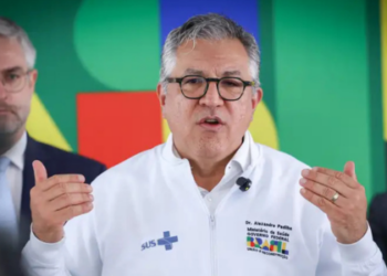 Governo federal amplia parcerias com hospitais e clínicas privadas para reduzir filas no SUS e acelerar o diagnóstico e tratamento de câncer. Medida visa garantir atendimento no prazo previsto por lei.