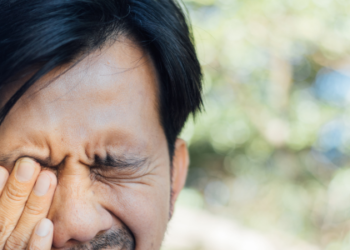 19% dos brasileiros têm alguma deficiência visual, e muitos ignoram sinais importantes. Glaucoma e catarata podem levar à cegueira se não tratadas. Entenda os riscos e cuidados.