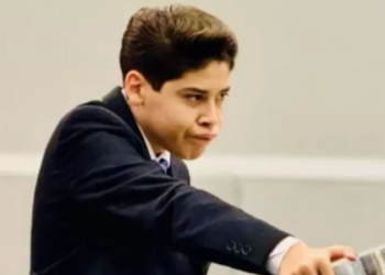 Miguel Oliveira, o pastor mirim de 15 anos, foi proibido de pregar e obrigado a retornar à escola presencial. Decisão do Conselho Tutelar ocorre após polêmicas envolvendo supostos milagres e pedidos de dinheiro nas redes sociais.
