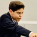 Miguel Oliveira, o pastor mirim de 15 anos, foi proibido de pregar e obrigado a retornar à escola presencial. Decisão do Conselho Tutelar ocorre após polêmicas envolvendo supostos milagres e pedidos de dinheiro nas redes sociais.