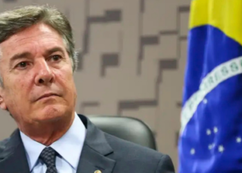 Alexandre de Moraes, do STF, manda prender o ex-presidente Fernando Collor após rejeição de recurso. Condenação por corrupção e lavagem na Lava Jato chega a quase 9 anos de prisão.