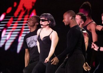 "Gagacabana": Lady Gaga leva multidão a Copacabana em show que movimenta R$ 600 milhões