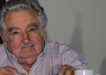 Ícone político conhecido pelo estilo de vida simples e pelo apelido de “presidente mais pobre do mundo”, Mujica enfrentava um câncer terminal e faleceu em Montevidéu
