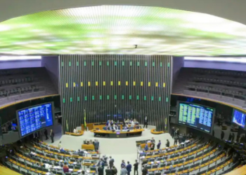 Especialistas veem manobra jurídica em decisão da Câmara sobre golpe