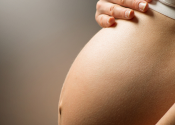 Dados do IBGE revelam que o número de mulheres que se tornam mães após os 40 anos cresceu 65% em 12 anos. Tendência ganha força com o apoio da medicina e mudanças sociais.