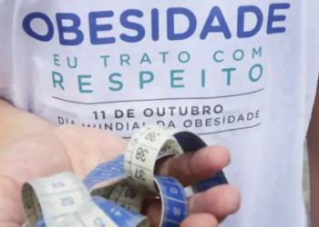 Cirurgia poderá ser realizada em casos de obesidade grave com comorbidades, mediante avaliação médica e consentimento dos responsáveis. Mudanças também ampliam critérios para adultos.