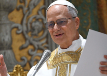 Papa Leão XIV propõe que Vaticano sedie negociações entre Rússia e Ucrânia. O Cardeal Parolin diz que a situação é difícil, mas há esperança de diálogo.